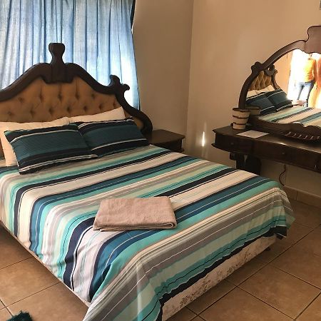 ווינדהוק African Sky Guesthouse מראה חיצוני תמונה